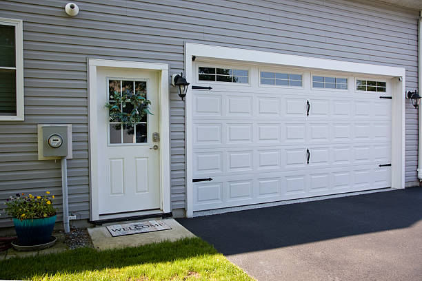 24/7 Emergency Garage Door Roller Replacement experts in Elwood, KS